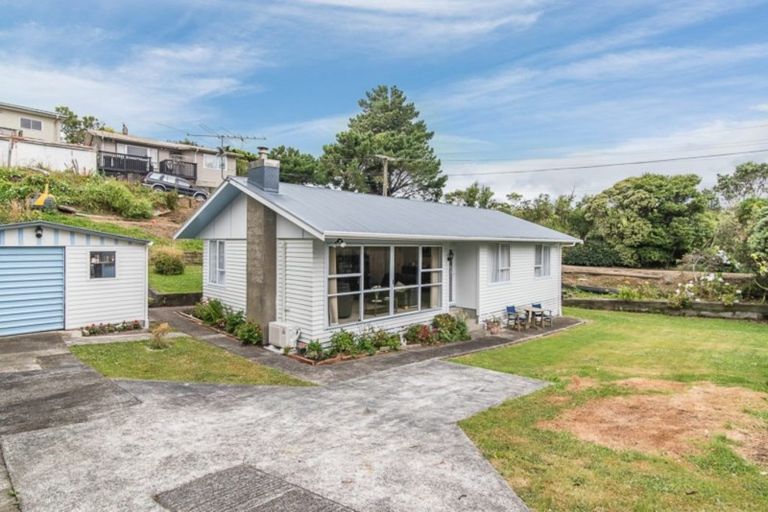 Photo of property in 8 Cunliffe Street, Johnsonville, Wellington, 6037