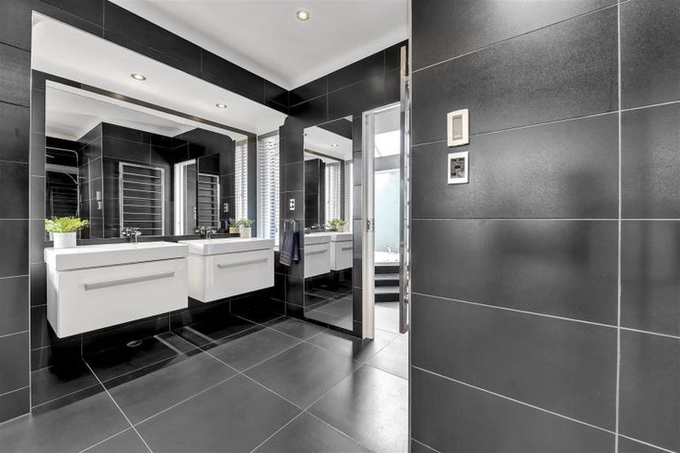 Photo of property in 3 Page Point, Mellons Bay, Auckland, 2014