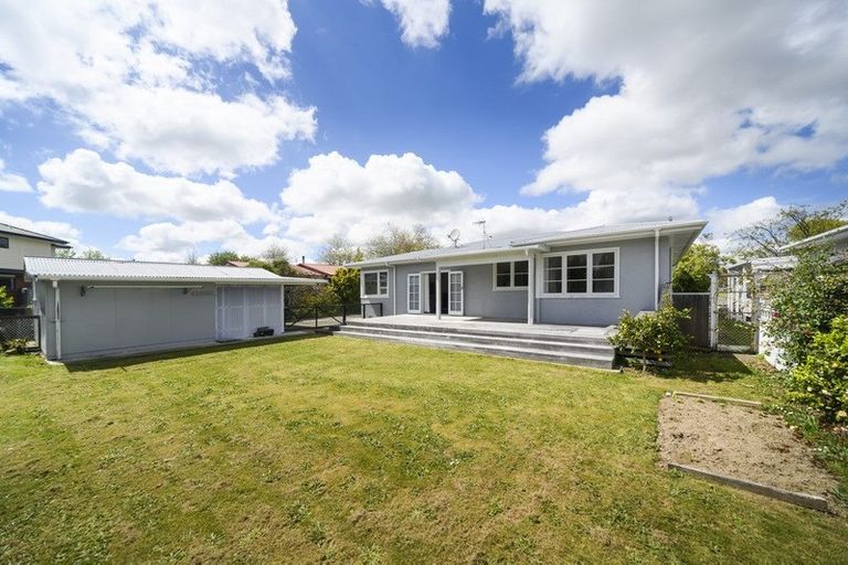 Photo of property in 583 Featherston Street, Roslyn, Palmerston North, 4414