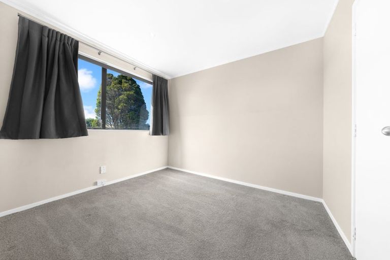 Photo of property in 1/5 Eulogy Place, Randwick Park, Auckland, 2105