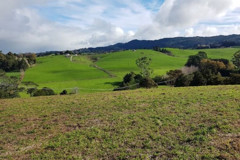 Photo of property in 17 Tamahunga Drive, Matakana, 0985