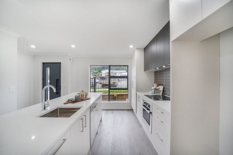 Photo of property in 142 Jamaica Drive, Grenada North, Wellington, 5028