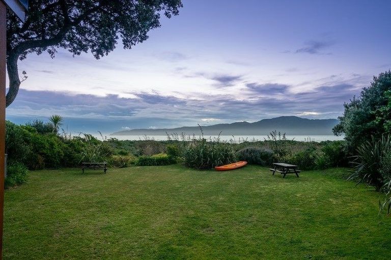 Photo of property in 23 Manly Street, Paraparaumu Beach, Paraparaumu, 5032