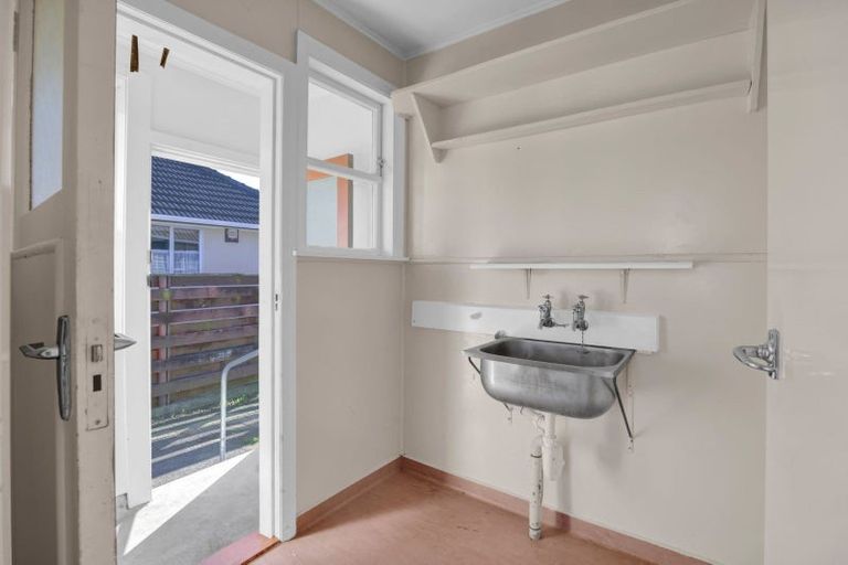 Photo of property in 78 Omata Road, Marfell, New Plymouth, 4310