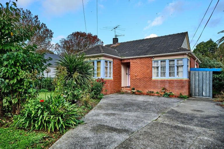 Photo of property in 96 Molesworth Street, Taita, Lower Hutt, 5011