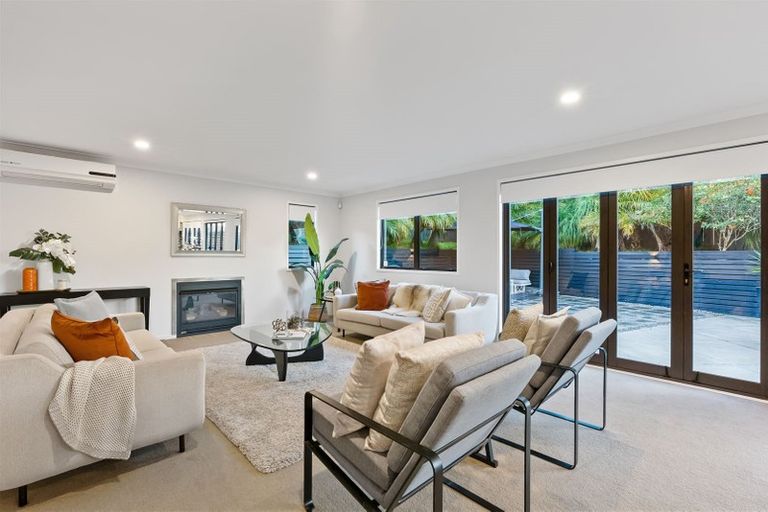 Photo of property in 14 San Martin Place, Goodwood Heights, Auckland, 2105