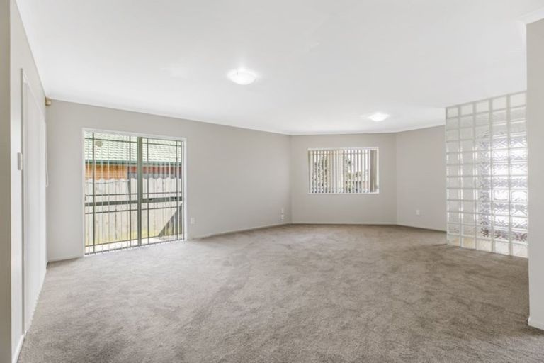 Photo of property in 30 Etherton Drive, Weymouth, Auckland, 2103