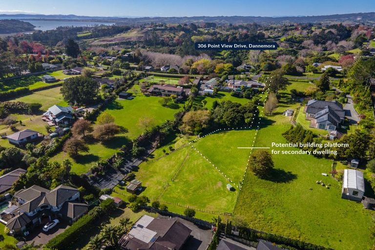 Photo of property in 306 Point View Drive, Dannemora, Auckland, 2016