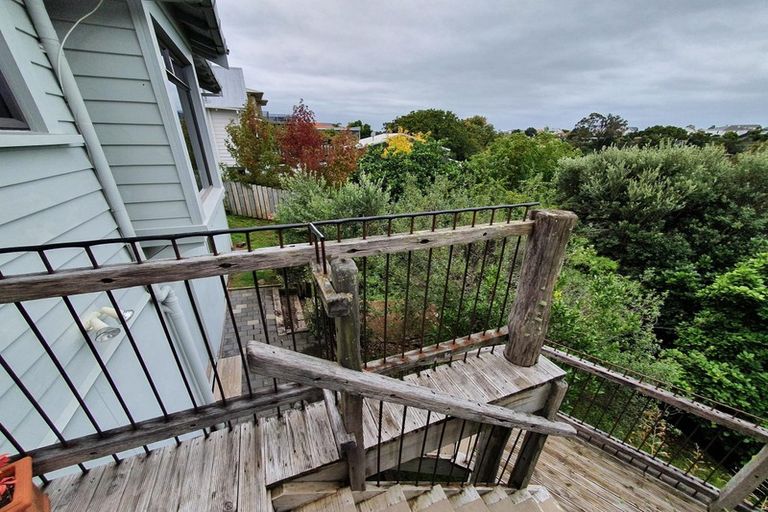 Photo of property in 13 Selwyn Road, Hospital Hill, Napier, 4110