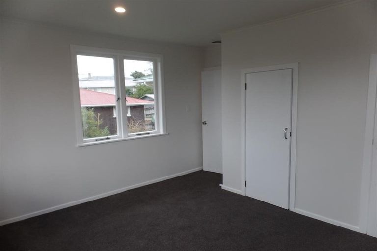 Photo of property in 16 Trojan Crescent, New Lynn, Auckland, 0600