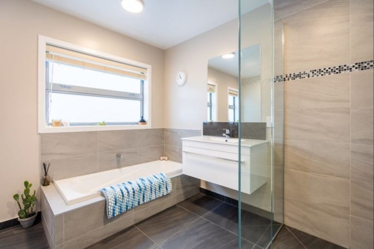 Photo of property in 55 Waipunahau Road, Waikanae, 5036