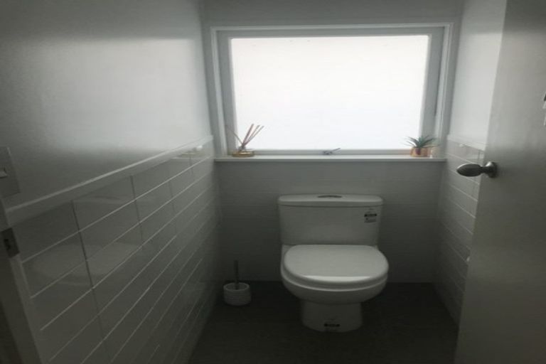 Photo of property in 1/16 Fairway Avenue, Red Beach, 0932