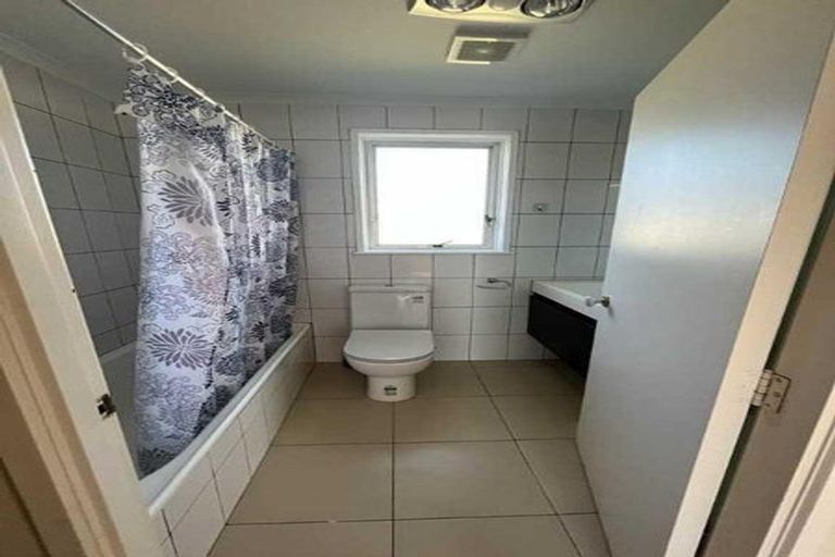 Photo of property in 130 Cascades Road, Pakuranga Heights, Auckland, 2010