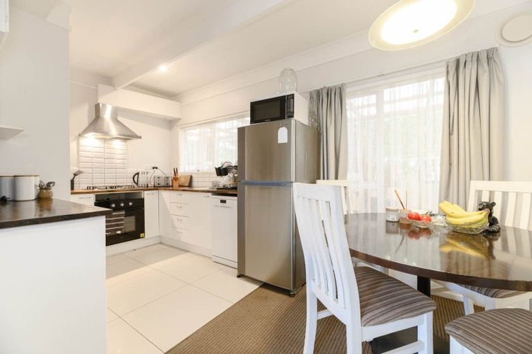 Photo of property in 2/24 Newington Road, Henderson, Auckland, 0612