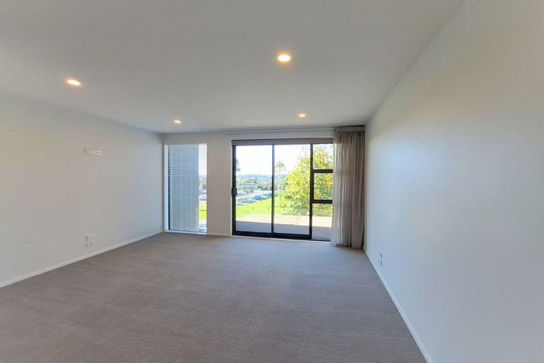 Photo of property in 24 Memorial Park Lane, Hobsonville, Auckland, 0618