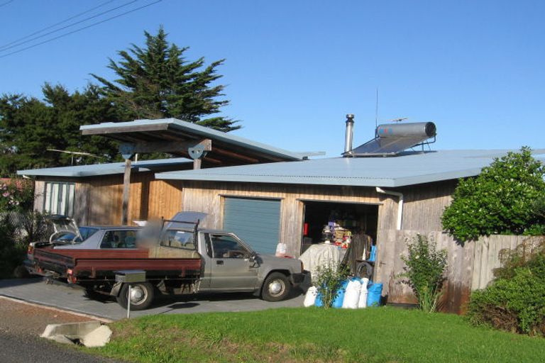 Photo of property in 69 Tane Road, Laingholm, Auckland, 0604