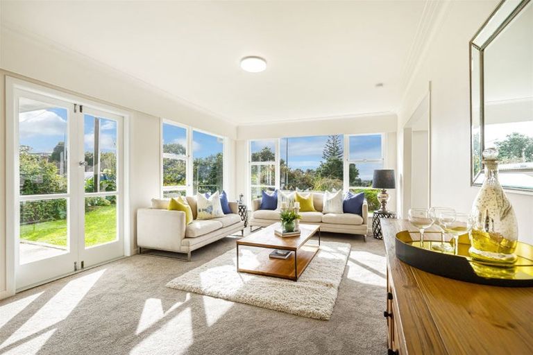 Photo of property in 1/516 Glenfield Road, Bayview, Auckland, 0629