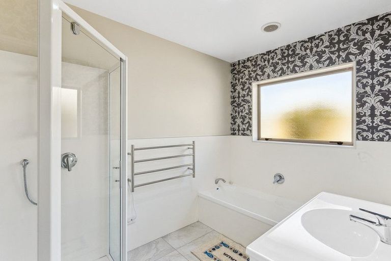 Photo of property in 8 Leanne Way, Waikanae Beach, Waikanae, 5036