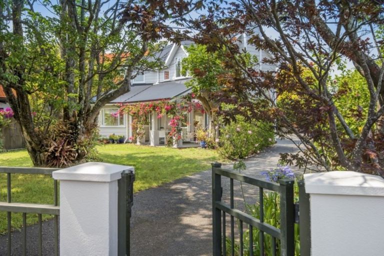 Photo of property in 29a Stanley Point Road, Stanley Point, Auckland, 0624