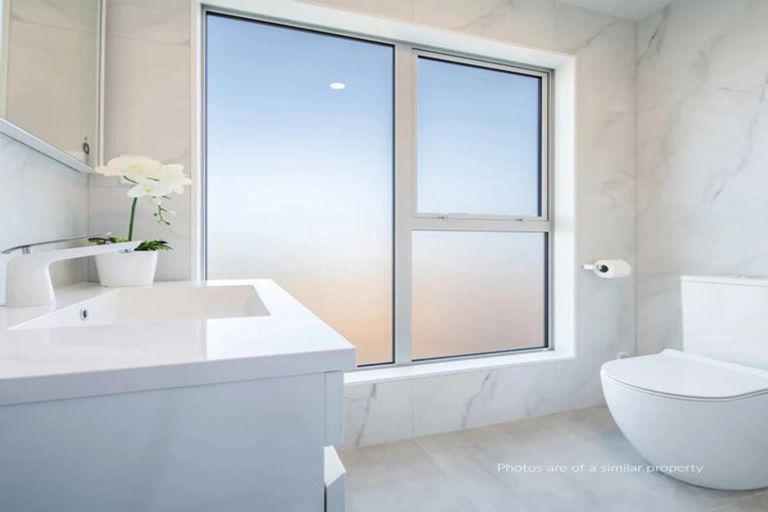 Photo of property in 26d Trojan Crescent, New Lynn, Auckland, 0600