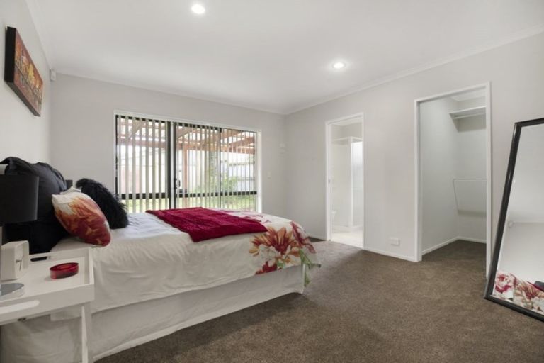 Photo of property in 17 Magic Way, Randwick Park, Auckland, 2105