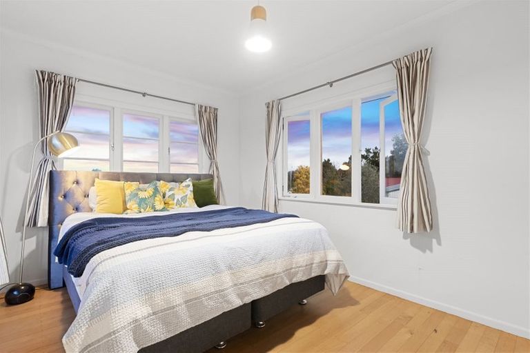 Photo of property in 77 West Harbour Drive, West Harbour, Auckland, 0618