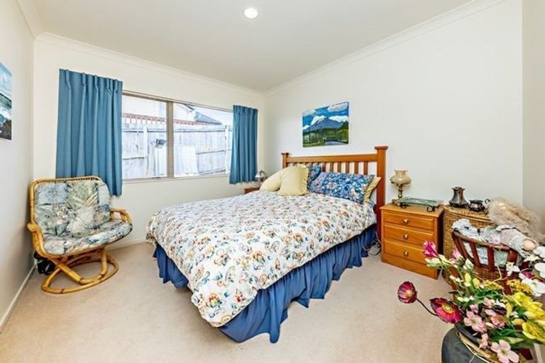 Photo of property in 60 Mt Lebanon Crescent, The Gardens, Auckland, 2105
