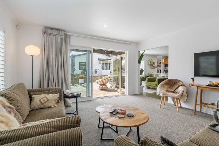 Photo of property in 114 Avalon Place, Whangamata, 3620