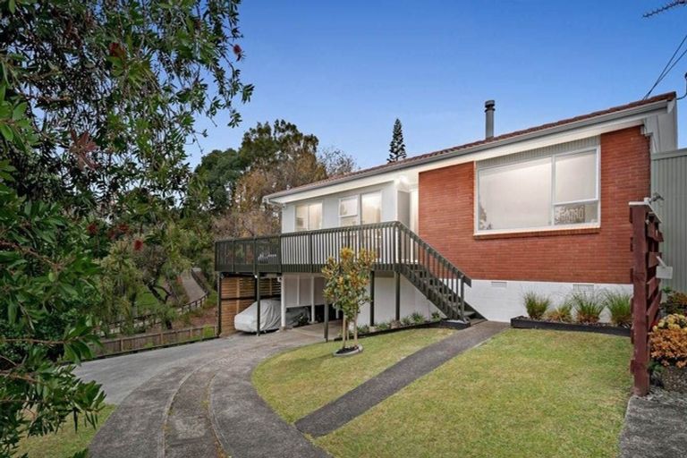 Photo of property in 2/28 Scarlock Avenue, Browns Bay, Auckland, 0630