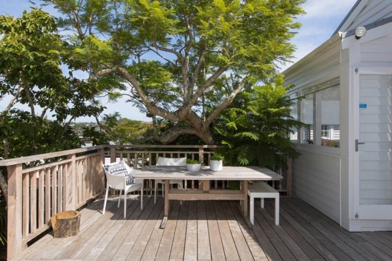 Photo of property in 19 Martin Avenue, Beckenham, Christchurch, 8023