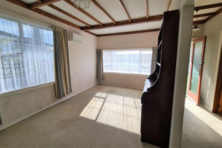 Photo of property in 16 Gisborne Terrace, Opunake, 4616