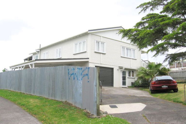Photo of property in 2/62 Clayburn Road, Glen Eden, Auckland, 0602