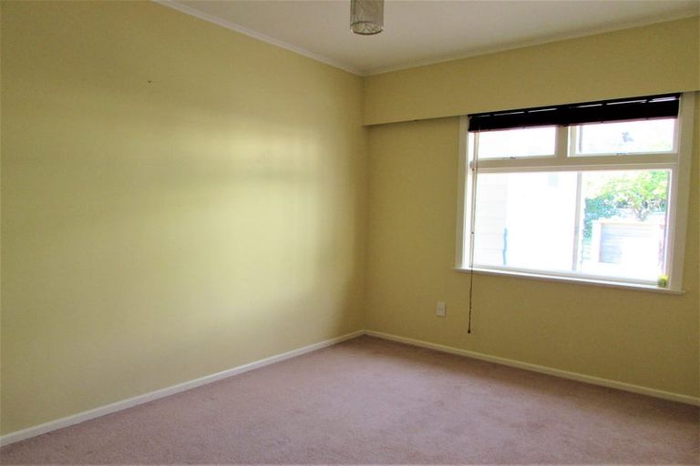 Photo of property in 2 Volkner Grove, Waterloo, Lower Hutt, 5011