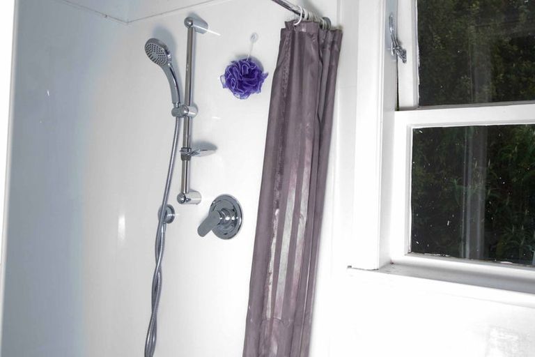 Photo of property in 88 Newlands Road, Newlands, Wellington, 6037