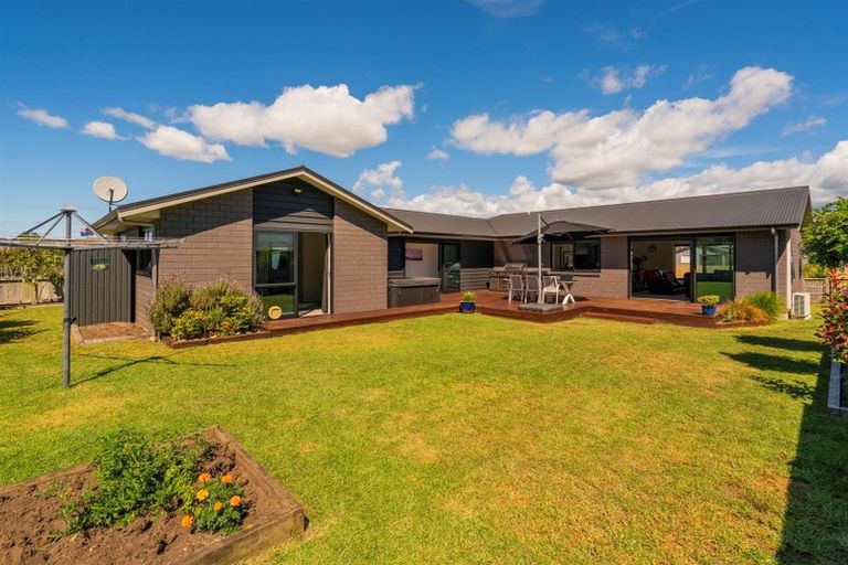 Photo of property in 14 Alf Simpson Drive, Whitianga, 3510