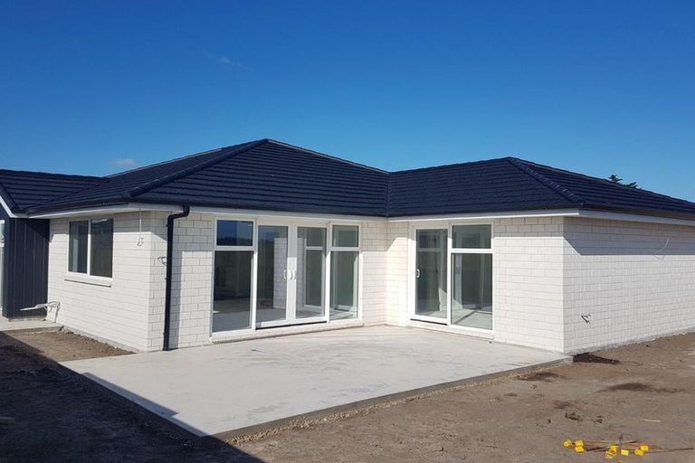 Photo of property in 89 Kaurinui Crescent, One Tree Point, 0118