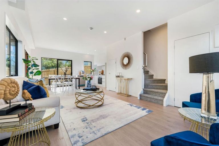 Photo of property in 4b Flaunty Place, West Harbour, Auckland, 0618