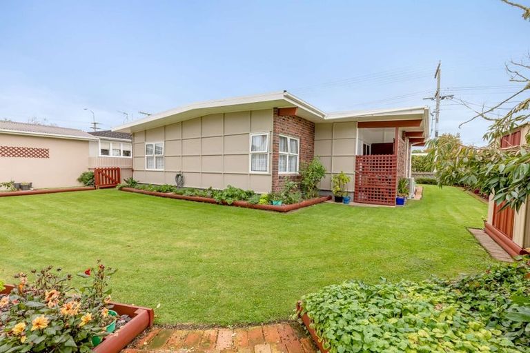 Photo of property in 65 Skerman Street, Marton, 4710