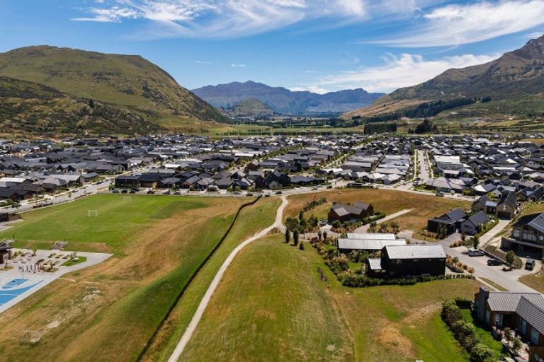 Photo of property in 33 Cunninghams Drive, Jacks Point, Queenstown, 9371