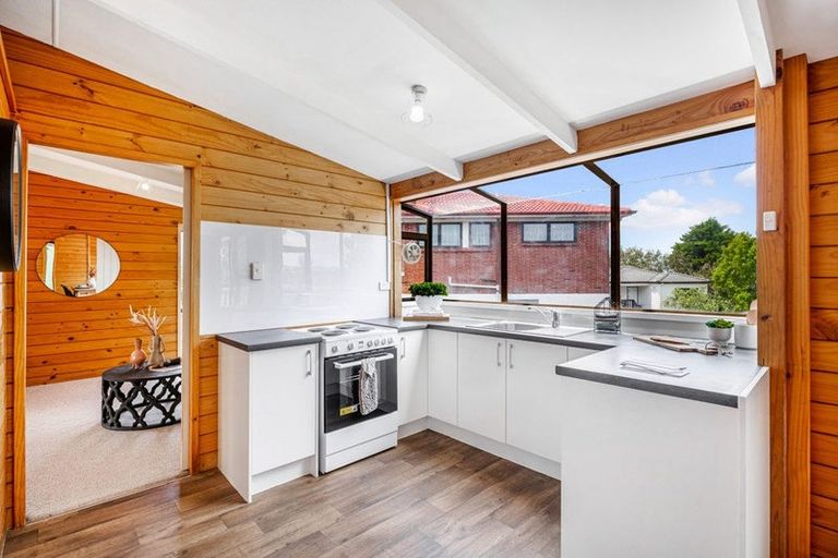 Photo of property in 96 Waimumu Road, Massey, Auckland, 0614