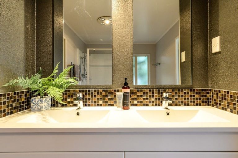 Photo of property in 10 Admiral Crescent, Flagstaff, Hamilton, 3210