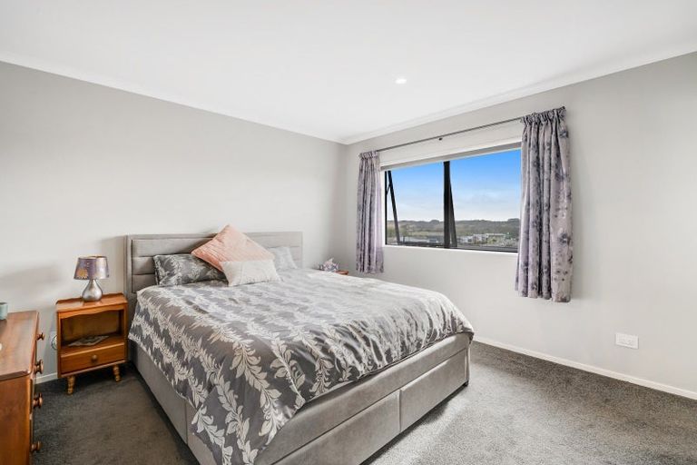 Photo of property in 14 Kingfisher Road, Silverdale, 0932