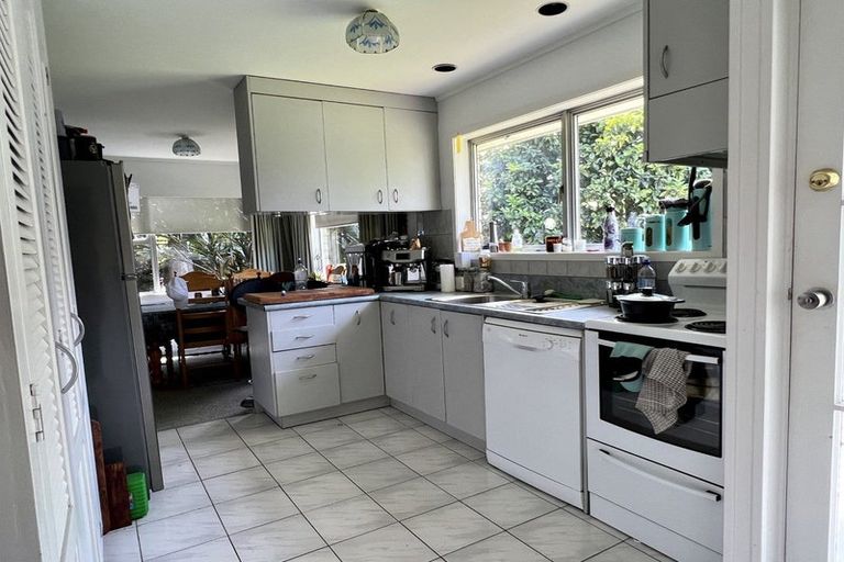 Photo of property in 19 Cascades Road, Pakuranga Heights, Auckland, 2010