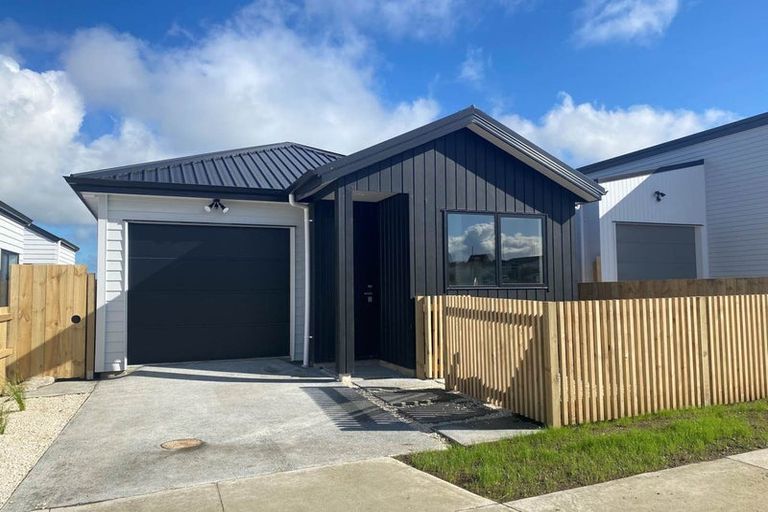 Photo of property in 49 Farranfore Road, Opaheke, Papakura, 2113