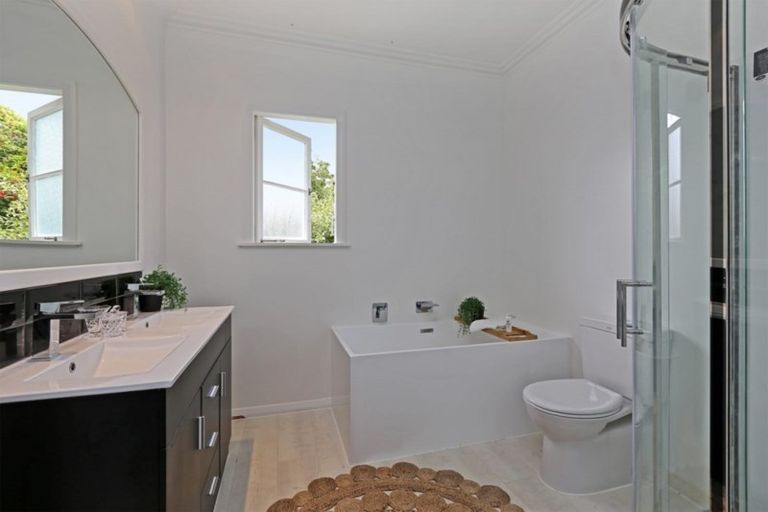 Photo of property in 116 Mcleod Street, Camberley, Hastings, 4120