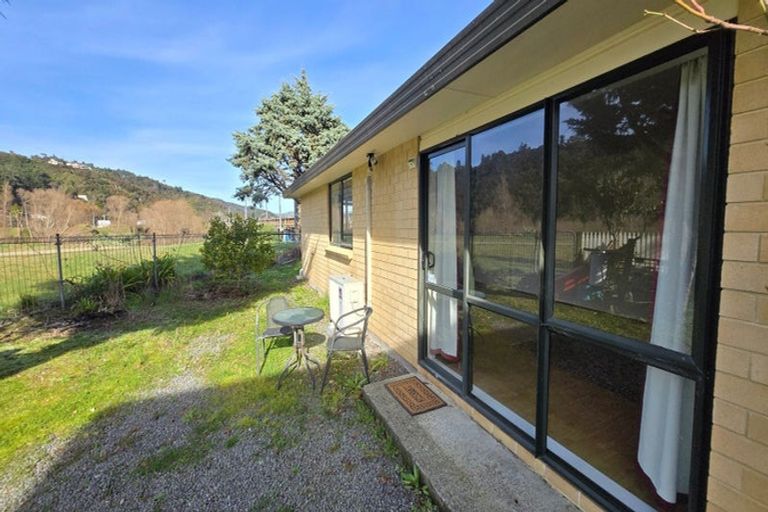 Photo of property in 27 Mary Huse Grove, Manor Park, Lower Hutt, 5019