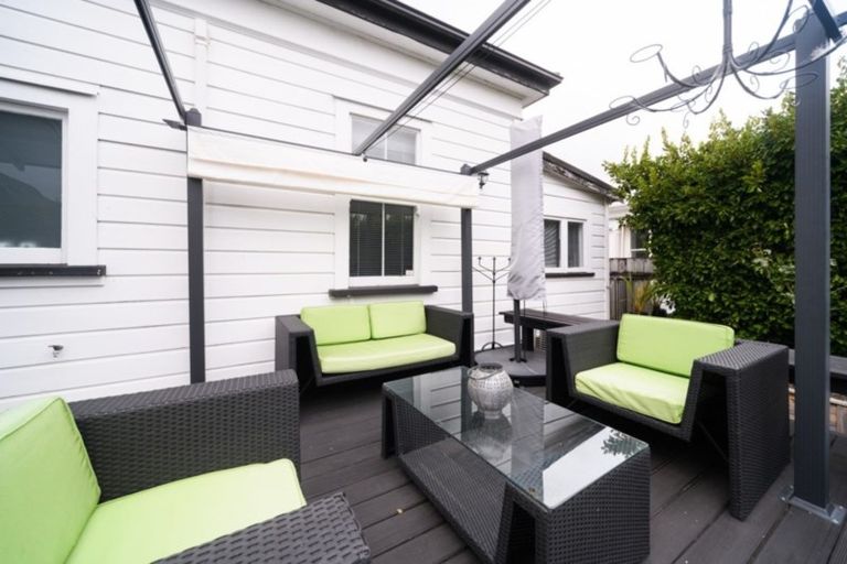 Photo of property in 11 Limbrick Street, Terrace End, Palmerston North, 4410