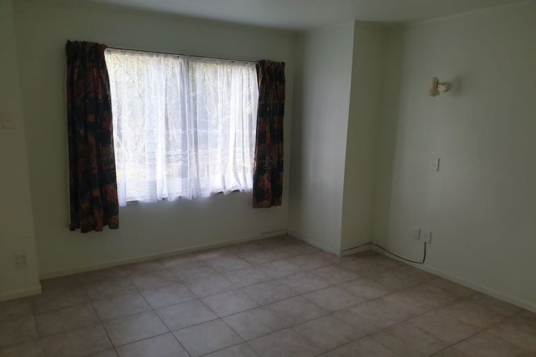 Photo of property in 38 Banyan Drive, Totara Heights, Auckland, 2105