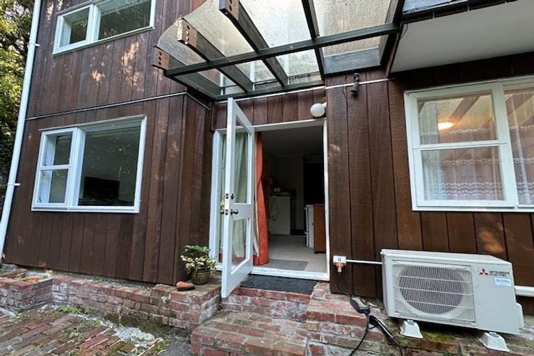 Photo of property in 33a Clutha Avenue, Khandallah, Wellington, 6035