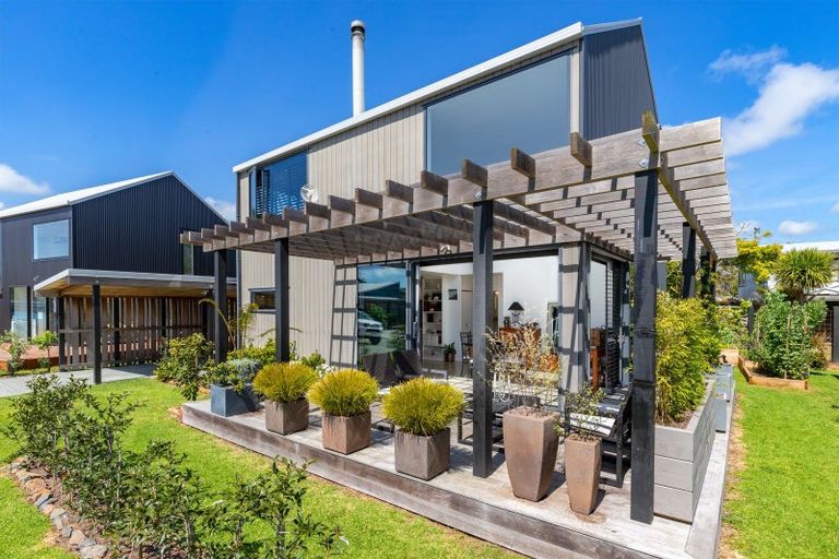 Photo of property in 11 Citrus Place, Mangawhai, 0505